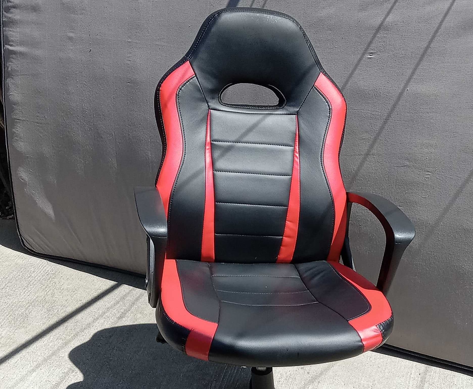 I broke my gaming chair